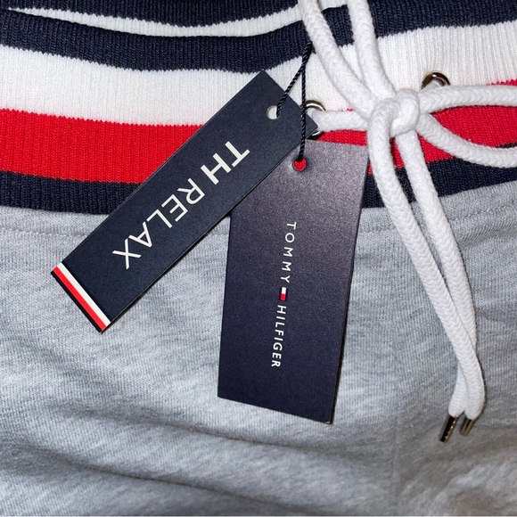 New! Tommy Hilfiger Relaxed ‘Sneaker’ Striped Waist Gray Sweat Shorts Size L♥️🤍 - Picture 7 of 8